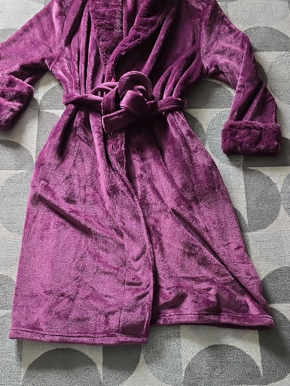 George Plush Robe in Rich Magenta - Picture 5 of 7